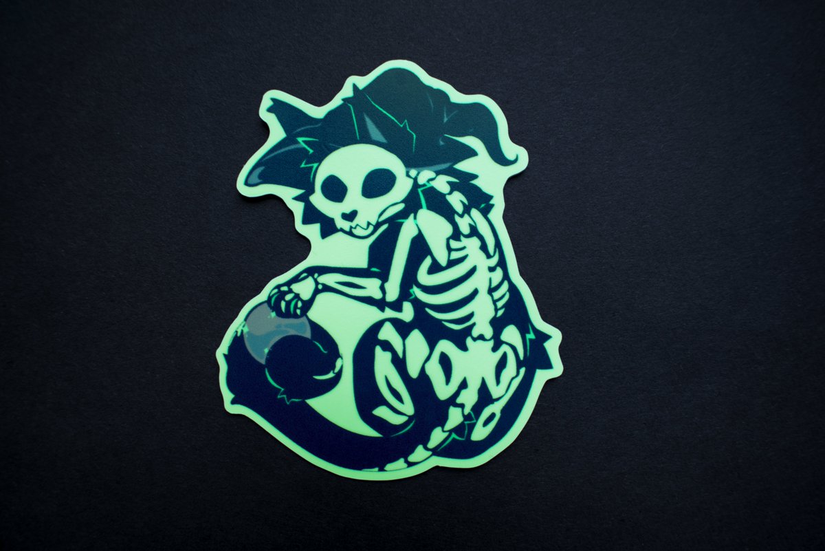 ferrahmei's tweet photo. Hey guys I listed some glow-in-the-dark Nekomancer kitties for the season if you're interested! Link Below ⬇️🐈‍⬛🔮✨ https://t.co/RLxYT6Bhmf