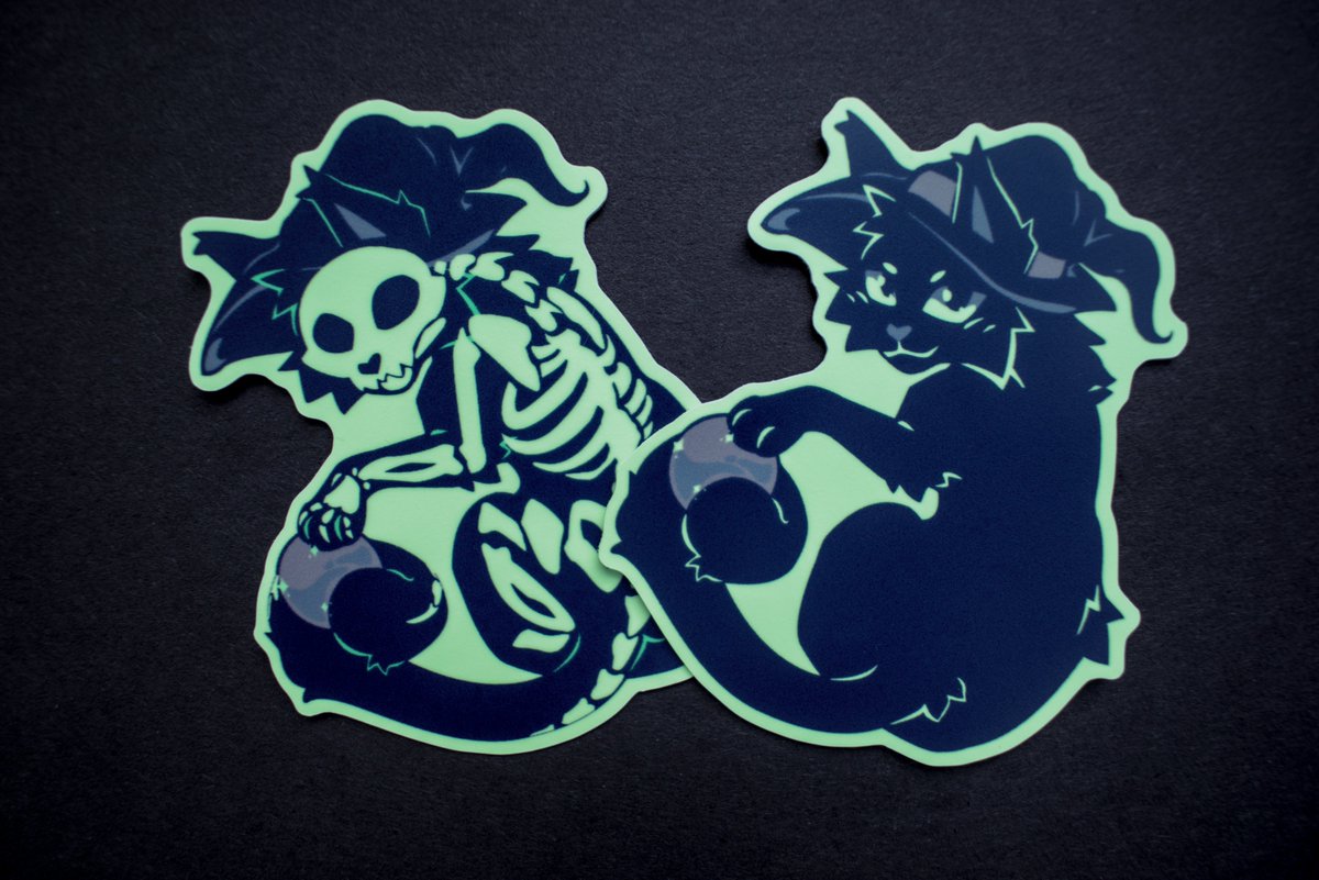 ferrahmei's tweet photo. Hey guys I listed some glow-in-the-dark Nekomancer kitties for the season if you're interested! Link Below ⬇️🐈‍⬛🔮✨ https://t.co/RLxYT6Bhmf