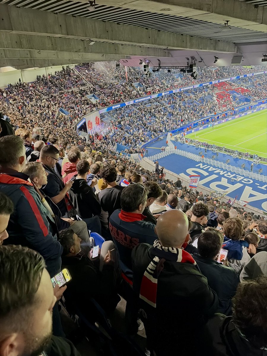 LDeLION's tweet photo. Les vrais valeurs …
Allez PSG #ChampiosLeague https://t.co/1THqIo1ftC