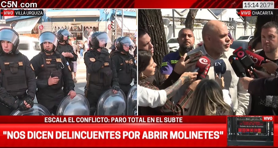 izquierdadiario's tweet photo. La lucha sigue. Subte: el paro total derrotó el ataque de Macri al derecho de huelga y liberaron a los metrodelegados.  La medida fue una gran defensa del derecho a huelga. La paralización de todas las líneas obligó al Poder Judicial y a Macri a liberar a Claudio Dellecarbonara, Néstor Segovia y Facundo Heredia. Hubo apoyo solidario de docentes, trabajadores y estudiantes, que cortaron calles y enfrentaron la represión. Luciano Corradi, de GPS-Aerolíneas, fue detenido. Ahora la lucha debe seguir para terminar completamente con la persecución sindical de Macri y Emova. En este momento los trabajadores discuten como continuar.
 https://t.co/HHkJkpzunY