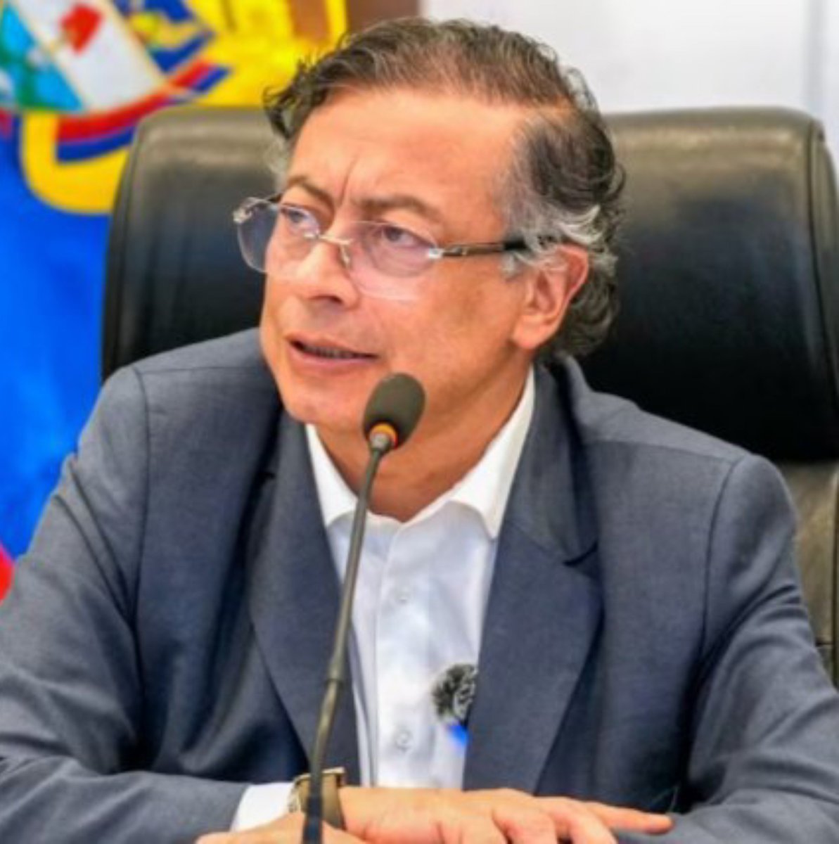 ElPensador75's tweet photo. 🔴 Levanta tu mano si crees que Gustavo Petro es el mejor presidente que ha tenido Colombia 🇨🇴🙋🏾‍♂️👇🏾? https://t.co/EtYrHvSXFA