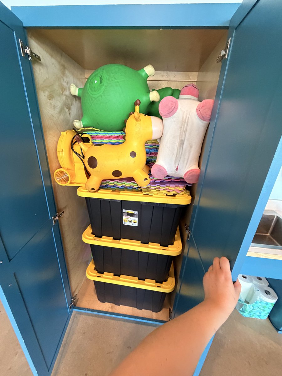 TheWhipWoman77's tweet photo. Working with tiny hoomans is super rewarding because you get to see the future in their mannerisms and polite generous gestures of thank you and eager let me help clean up!!! And carrying the heaviest items even though they have the tiniest paws 🐾… also don’t forget to sanitize yall!!! #beatFLUseason ❤️‍🔥🎯🍀🙉♾️🪽🐕‍🦺💯🦄🙏🪼