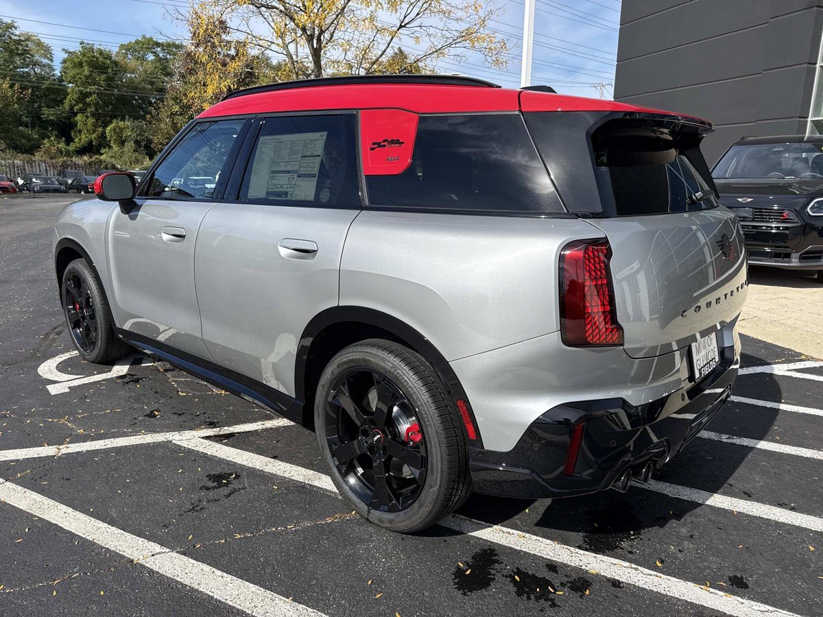MINIofGlencoe's tweet photo. Silver, ALL4 and a lot of personality. The 2027 MINI Countryman ALL4 at MINI of Glencoe has a head-up display, a power moonroof and navigation.

Stock No. G27071
https://t.co/SHppakFuAy | (847) 998-5200

#MINI #MINICountryman #Glencoe #MINIGlencoe #NewCarDay https://t.co/mA5REu7bkn