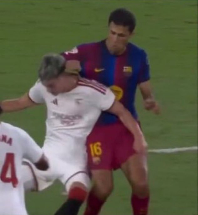 Rodrigo25948954's tweet photo. @SevillaFC Come pollas del @FCBarcelona 🤣🤣 por esta ni preguntaron... https://t.co/wvZ7Wub74D