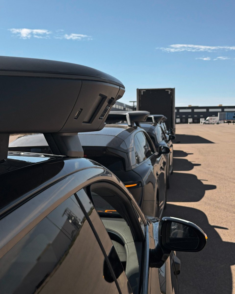 LucidMotors's tweet photo. Built in Arizona. Bound for the Bay.

Another robotaxi shipment on the move as our fleet expands. Proud to keep delivering for our partners @Uber and @nuro. https://t.co/SyIHinSR2S