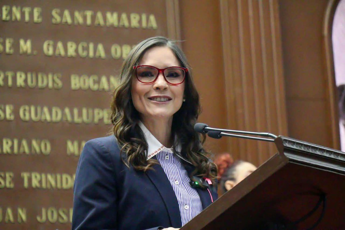 nallelipedrazah's tweet photo. ♥️La primera busca cuidar nuestra tierra, proteger nuestros recursos naturales y reconocer a quienes, con su trabajo diario, contribuyen a darle una segunda vida a los materiales. Porque cuidar el medio ambiente también significa cuidar a las personas que lo hacen posible. https://t.co/TQuq3tCIxu