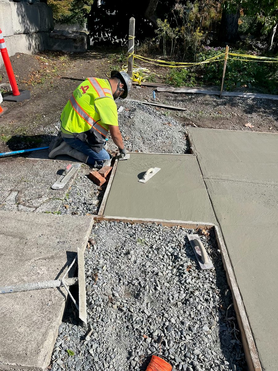 Andersen_Const's tweet photo. We supported the Interbay Giving Garden by finishing their greenhouse foundation, thanks to Salmon Bay Sand and Gravel. It will grow veggie starts for local food banks like Ballard Food Bank. Big thanks to our team: Jose, Efrain, Oscar &amp; the Andersen Foundation! 🌱💚 https://t.co/eJ6IiJzFmX