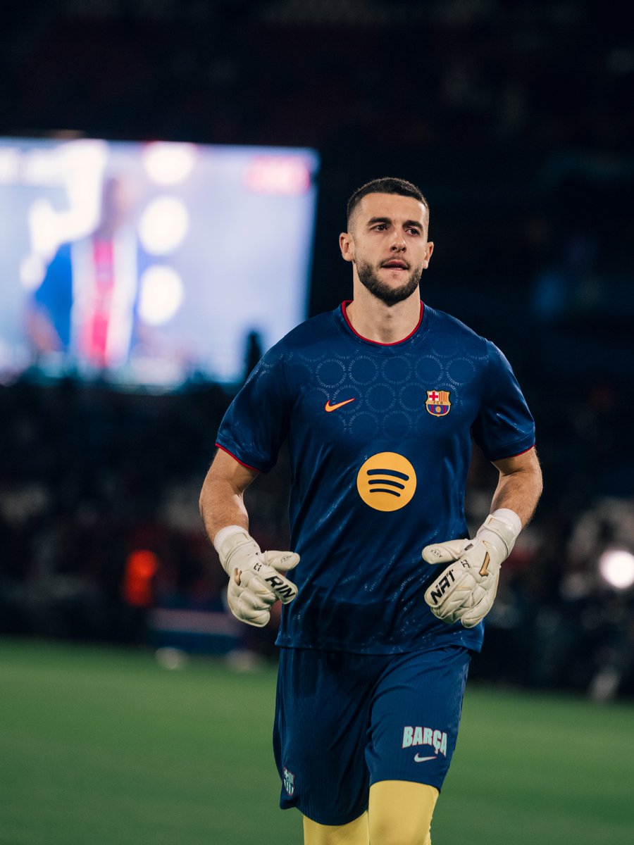 FCBarcelona_es's tweet photo. Seguridad bajo palos 🔐 https://t.co/SYwBVgJQpD