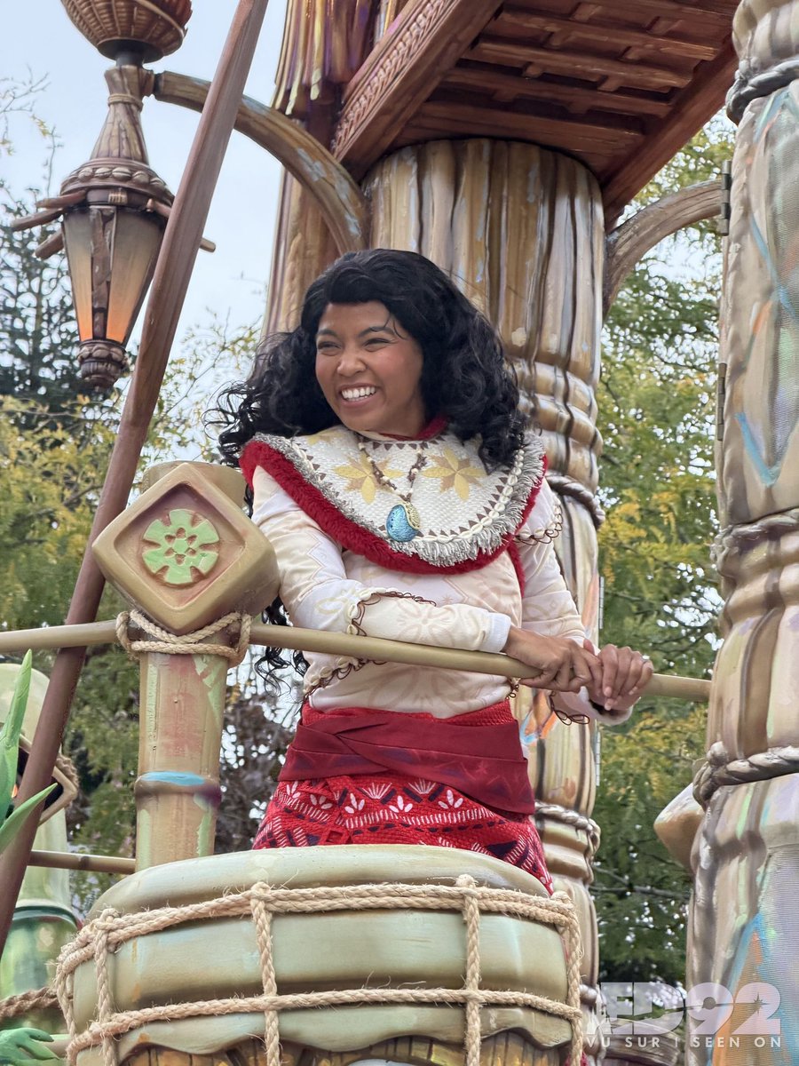 ED92Magic's tweet photo. Moana has a new winter outfit for the Disney Princess Cavalcade in Disney Adventure World 🌊 https://t.co/d5afWAONaO