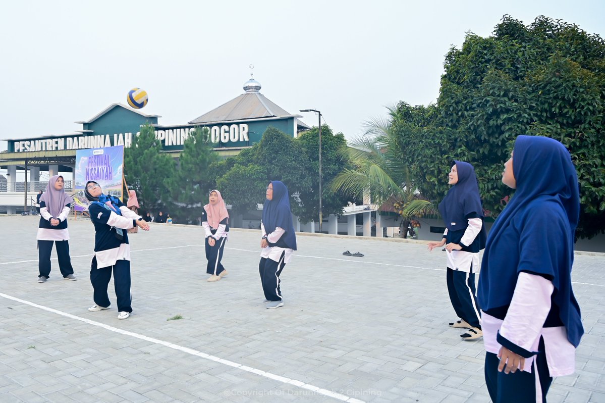 pesantrendn2's tweet photo. SUASANA PERLOMBAAN FESTIVAL NISAIYYAH (DAY-4)
di Pesantren Darunnajah 2 Cipining
📍Kampus 1 Putri

Senin, 19 Oktober 2026 https://t.co/gYIvllH2V6