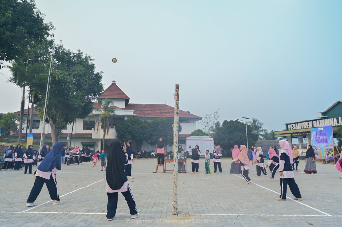 pesantrendn2's tweet photo. SUASANA PERLOMBAAN FESTIVAL NISAIYYAH (DAY-4)
di Pesantren Darunnajah 2 Cipining
📍Kampus 1 Putri

Senin, 19 Oktober 2026 https://t.co/gYIvllH2V6