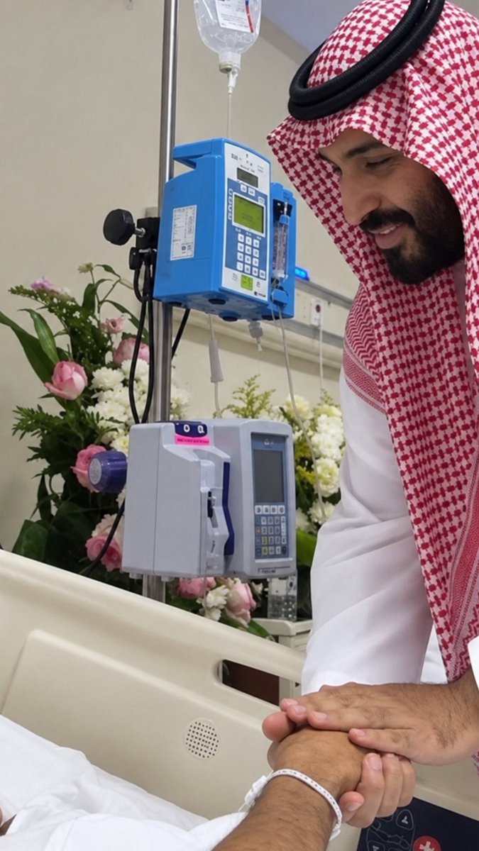 iFalcon10's tweet photo. "أحبّ الشعب فأحبّوه" 🇸🇦 https://t.co/4bitKJFASA