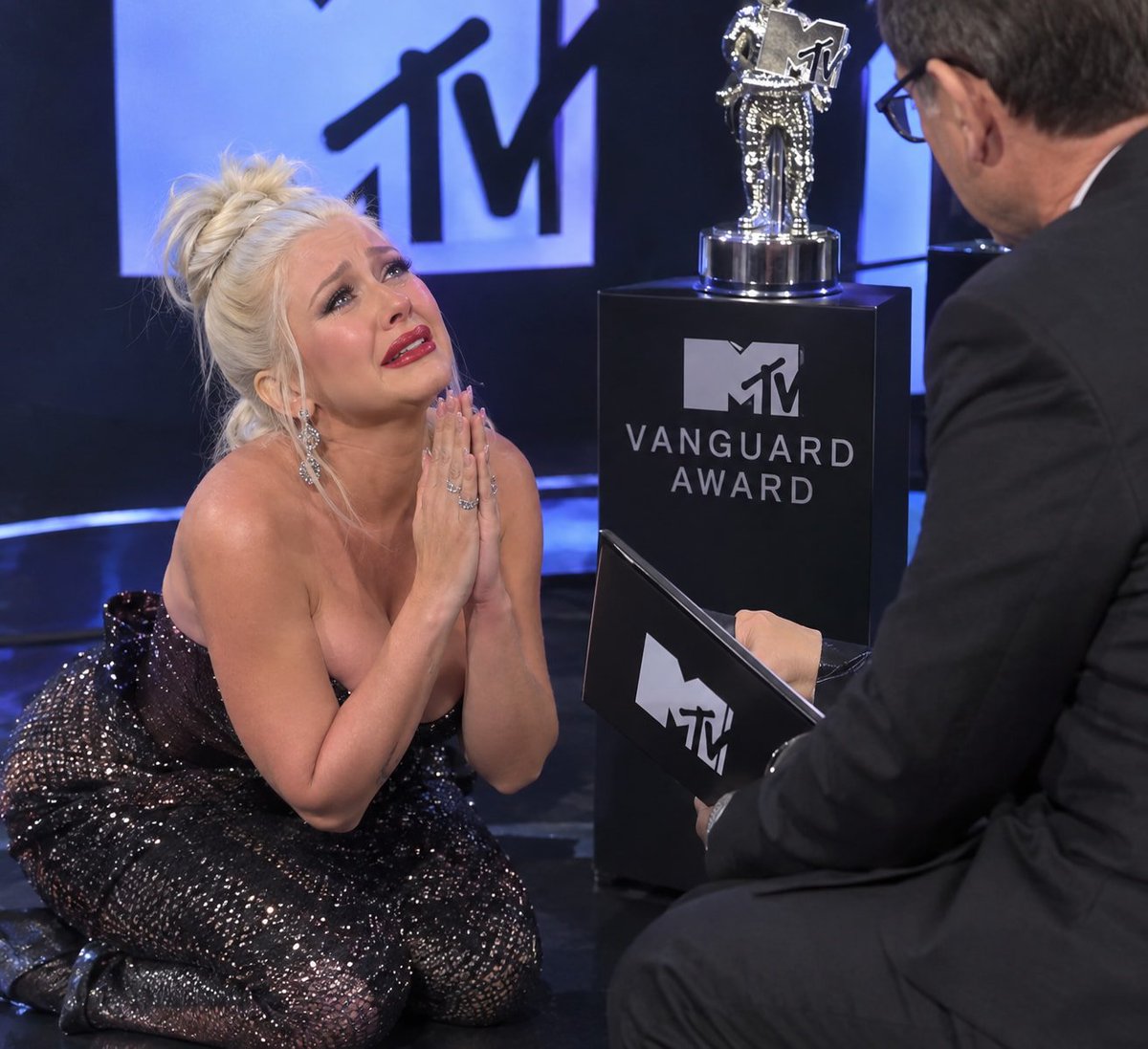 Camts07's tweet photo. @LudovicAlves5 Happy 1990
Nowadays she can't even get a vma lol https://t.co/simLVwLLfg