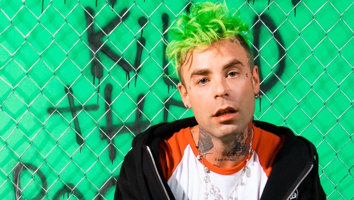 modsunbrasil's tweet photo. Entenda a relação complicada entre Modsun e seu pai, Dennis Smith
Vem com a gente entender a história por trás de “Smith”, do Internet Killed The Rockstar.
— A THREAD!
#movie #modsun #modsquad https://t.co/OydC41d5tY
