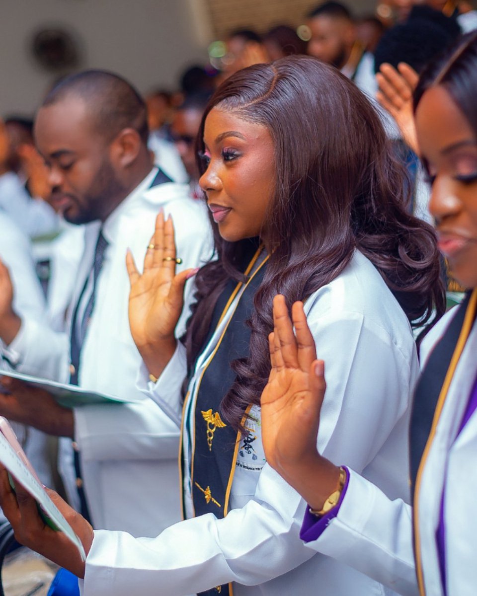 chikaxix_'s tweet photo. A week ago, I took the Physician's Oath and was inducted into the medical profession. 

I'm officially a doctor! https://t.co/y67JArIzPd