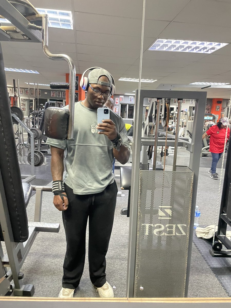 NombikaMpilo's tweet photo. Work on yourself https://t.co/gCLP95Cql4