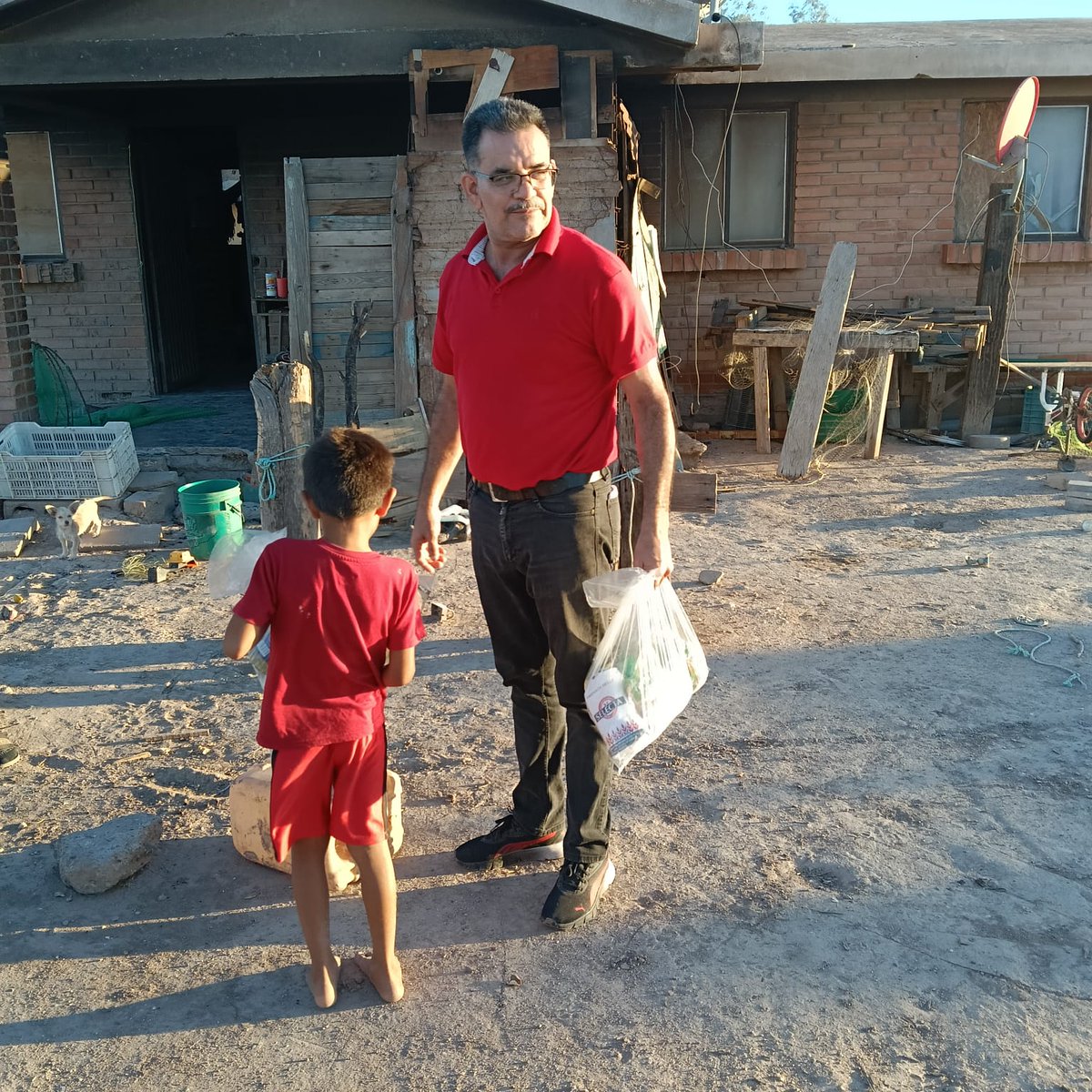 IssstesonGob's tweet photo. 1/2
ℹ️ Gracias al trabajo del Voluntariado de #ISSSTESON ✅ que preside Sofía Meraz, familias de escasos recursos del ejido Plan de Ayala en Hermosillo recibieron más de 50 despensas 🍞 pañales desechables para adultos mayores con discapacidad, así como medicamentos 💊 https://t.co/puW2RgJO1I