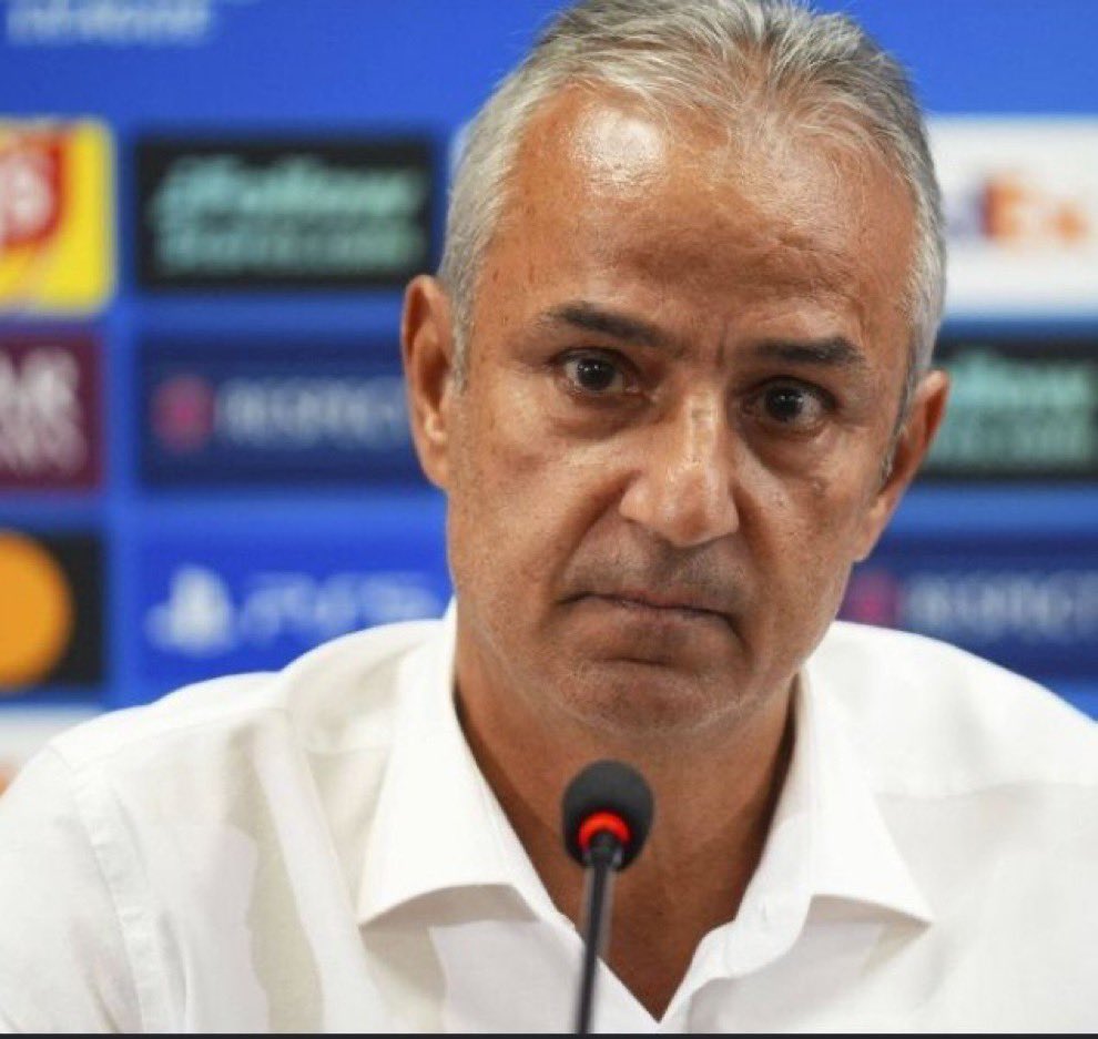 Goatvekili's tweet photo. @Fenerbahce OYUN 60’DAN SONRA O KADAR BELLİYDİ Kİ BURAYA GELECEĞİ AMA OYUNU OKUYAMAN HOCAMIZ VAR. 

İSTİFA ET HOCA ZORLAMA YA https://t.co/VEm31uTZeW