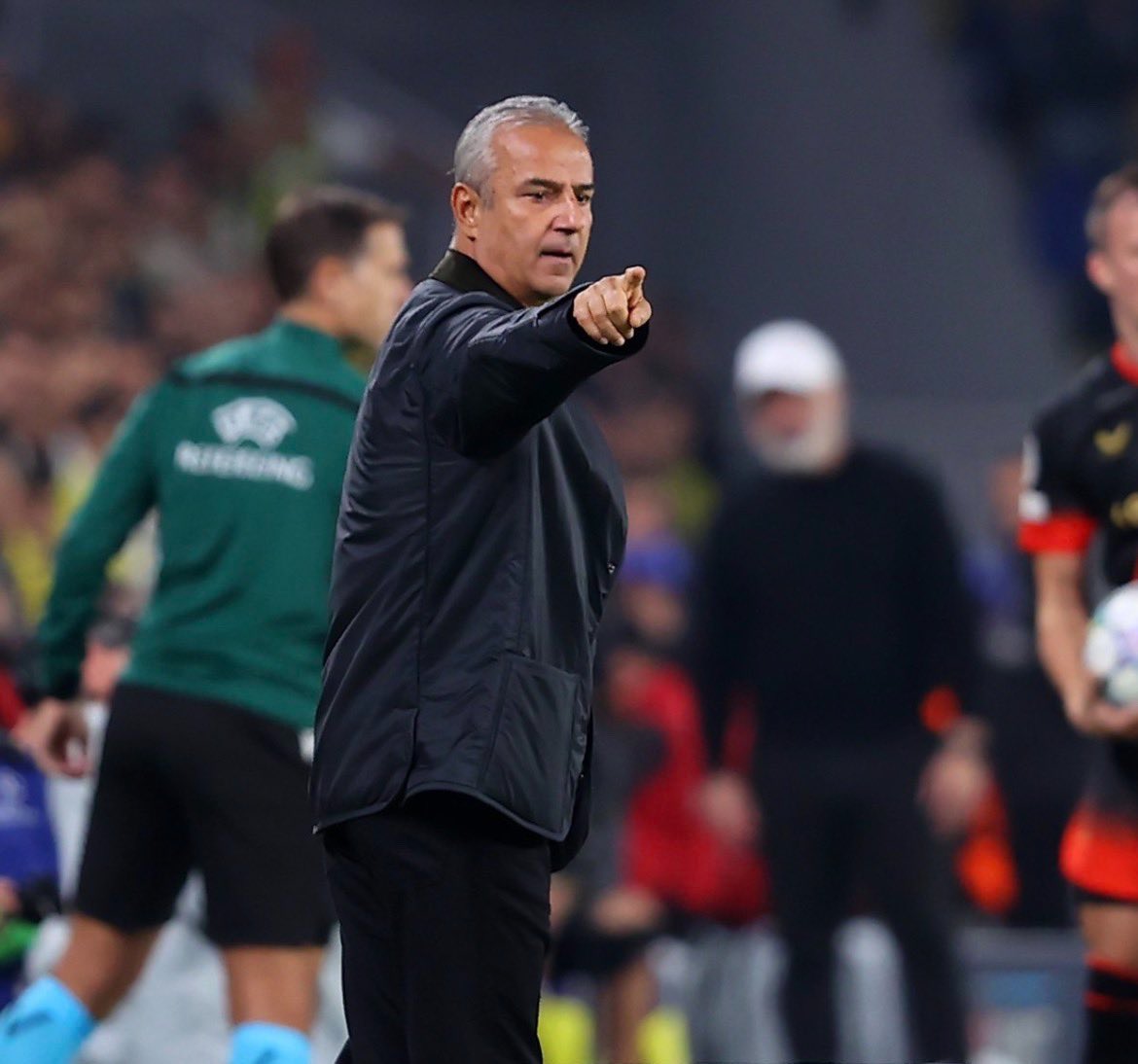 TransferWeb1's tweet photo. Fenerbahçe taraftarı: "İsmail Kartal istifa!" https://t.co/PP1cUtffcQ