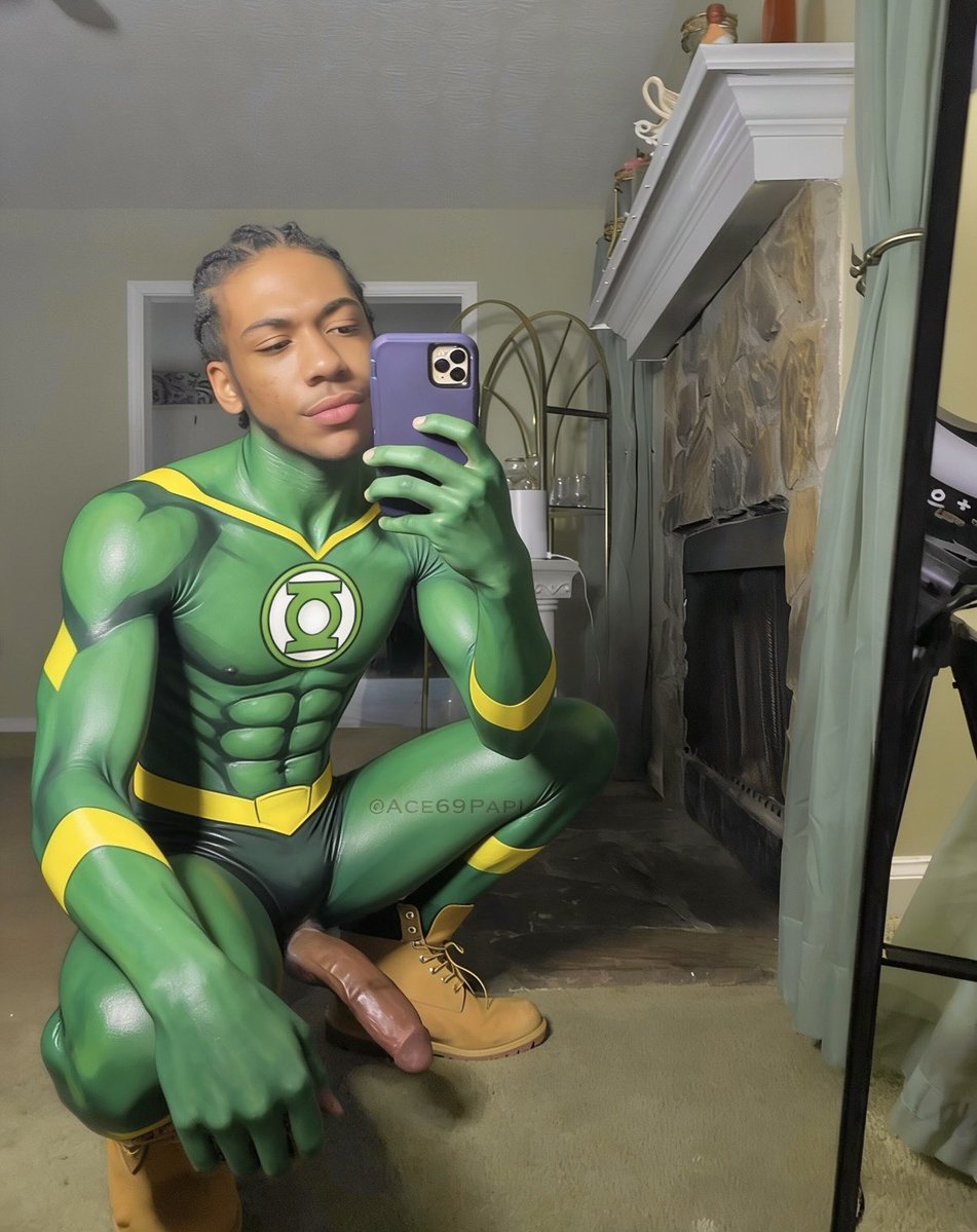 ace69papi's tweet photo. Let all who crave a freaky night😈 Beware my power🍆 Green Lantern’s light! 💚 https://t.co/E7r0mli4pP