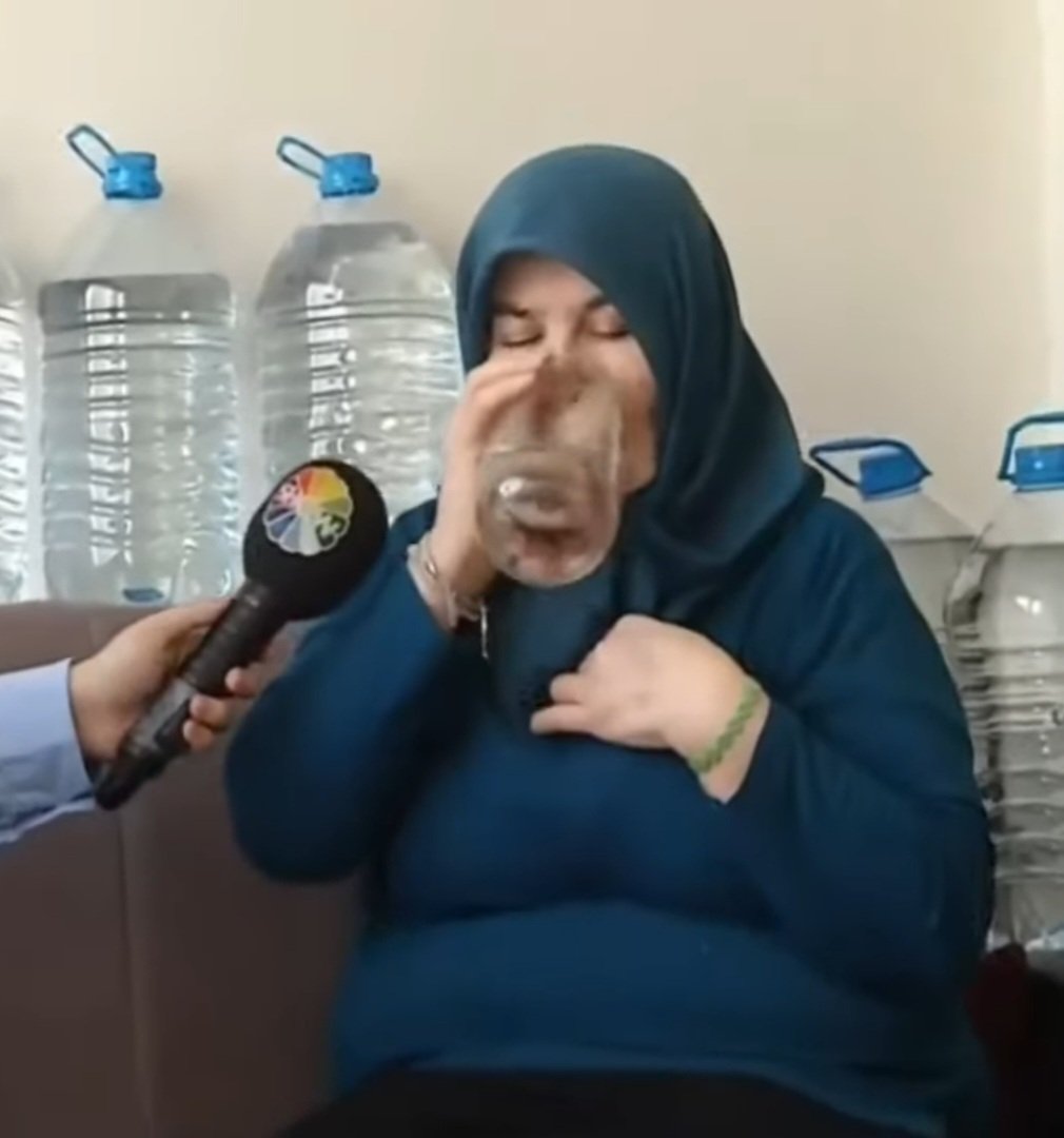 beyzars1an's tweet photo. Su içicem diye büründüğüm kişilik 👐 https://t.co/JIZnwqwdiw