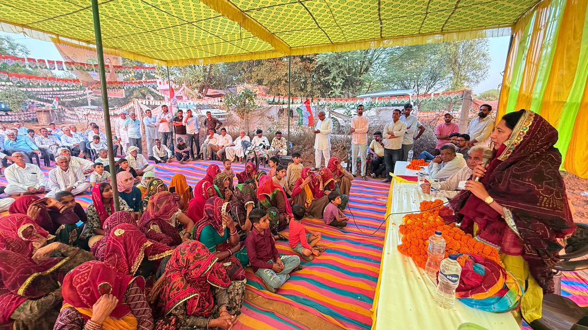 drshikhameel's tweet photo. गाँव निंदौला में पंचायत समिति गोविन्दगढ़ के वार्ड संख्या 15 से कांग्रेस प्रत्याशी श्रीमती नीलम देवी की चुनावी सभा को संबोधित किया । इस अवसर पर जयपुर जिला परिषद के वार्ड संख्या 02 से कांग्रेस प्रत्याशी श्रीमती स्वाती यादव जी सहित स्थानीय जनप्रतिनिधि एवं गणमान्यजन मौजूद रहे।

कार्यक्रम के दौरान ग्रामीणों से संवाद कर क्षेत्र की आवश्यकताओं एवं विकास से जुड़े विषयों पर चर्चा की। साथ ही, आमजन से कांग्रेस प्रत्याशियों के पक्ष में मतदान करने की अपील करते हुए क्षेत्र की प्रगति और जनसेवा के संकल्प को आगे बढ़ाने का आह्वान किया।

जय भारत | जय संविधान 
जय कांग्रेस, विजय कांग्रेस!