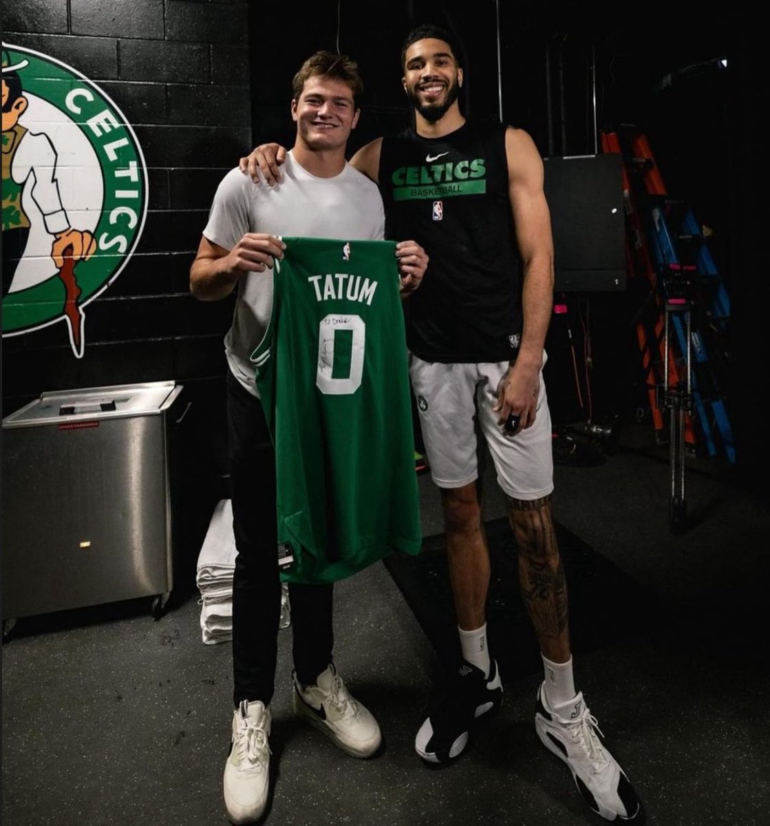 drakemayeloverr's tweet photo. https://t.co/JJDdYIBUk0