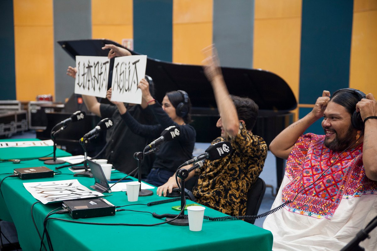 carnecrudaradio's tweet photo. Gracias a la gente que nos acompañó ayer en nuestro primer programa desde Ciudad de México. 

Nos fuimos hasta el @imerhoy con el @ccemx  y las voces y las obras de tres artistas con los que hicimos magia, y hablamos de resistencia y de lo importante de nombrar y nombrarse, de acompañarnos y que la cultura sea una forma de hacer política frente al odio: la escritora Elvira Liceaga, la cantante La Bruja de Texcoco y el muralista Said Dokins.

EL JUEVES EN TODAS LAS PLATAFORMAS: https://t.co/9w8BNbSrQB