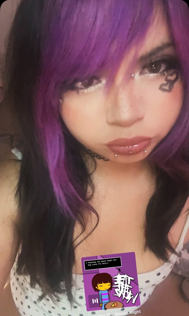 rollmijoint's tweet photo. two hearts left </3 
#egirl https://t.co/MfWxwiHFaN