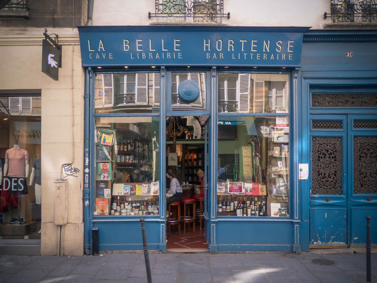 NSforNW's tweet photo. @jene8774 @R9xj9DK76V6m9ly Oui, l'image doit être de l'IA, il y a aussi car les lettres "OBR" (?) sont très étranges. Très généralement, on utilise "le", "la" "l'" ou le "chez" ou début. https://t.co/Zj5Ni8W6Ak