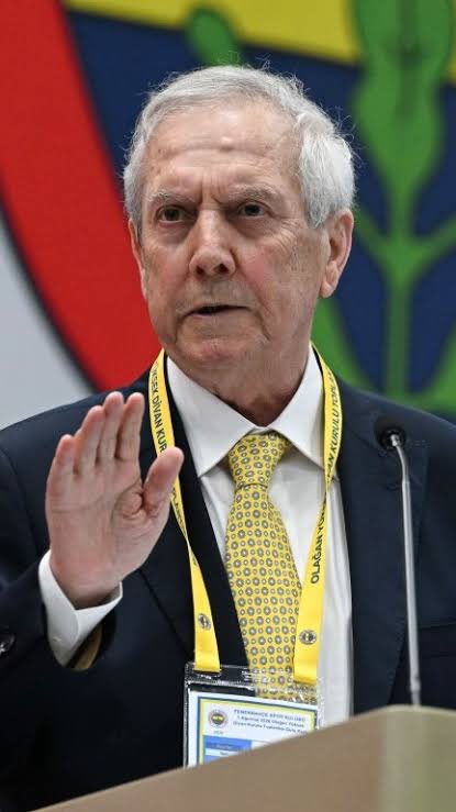 MeteSad025's tweet photo. AZİZ YILDIRIM SENİ NASIL BIRAKTIYSAK ÖYLESİN DEĞİŞEN HİÇ BİR ŞEY YOK !

YALAN SÖYLEDİN !
TRANSFER NERDE DEDİĞİMİZDE KAMER GÜLÜYORDU 

BENİ ASIL DÜŞÜNDÜREN ŞEY 
SEN 17 BİN ADET MALI NASIL KENDİNE İNANDIRIP İKNA ETTİN ??

#FBvSLA 
#FBvSLP 
#ismailkartalistifa 
#azizyıldırımistifa https://t.co/AvwpX4dsLS