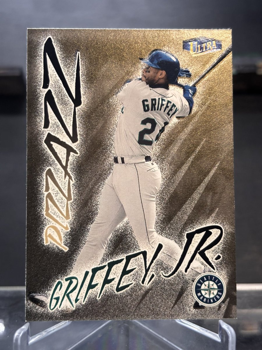 stackcitycards's tweet photo. More Griffey : NFS

1998 Fleer Ultra Pizzazz Gold Medallion https://t.co/w4SVgvKKd0