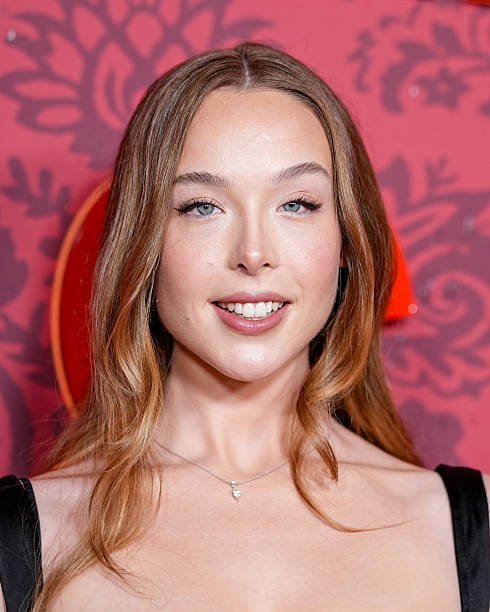 ellabeautty's tweet photo. ella beatty at the "monster: the lizzie borden story" premiere 🪓🩸 https://t.co/B8JCuaAUd7