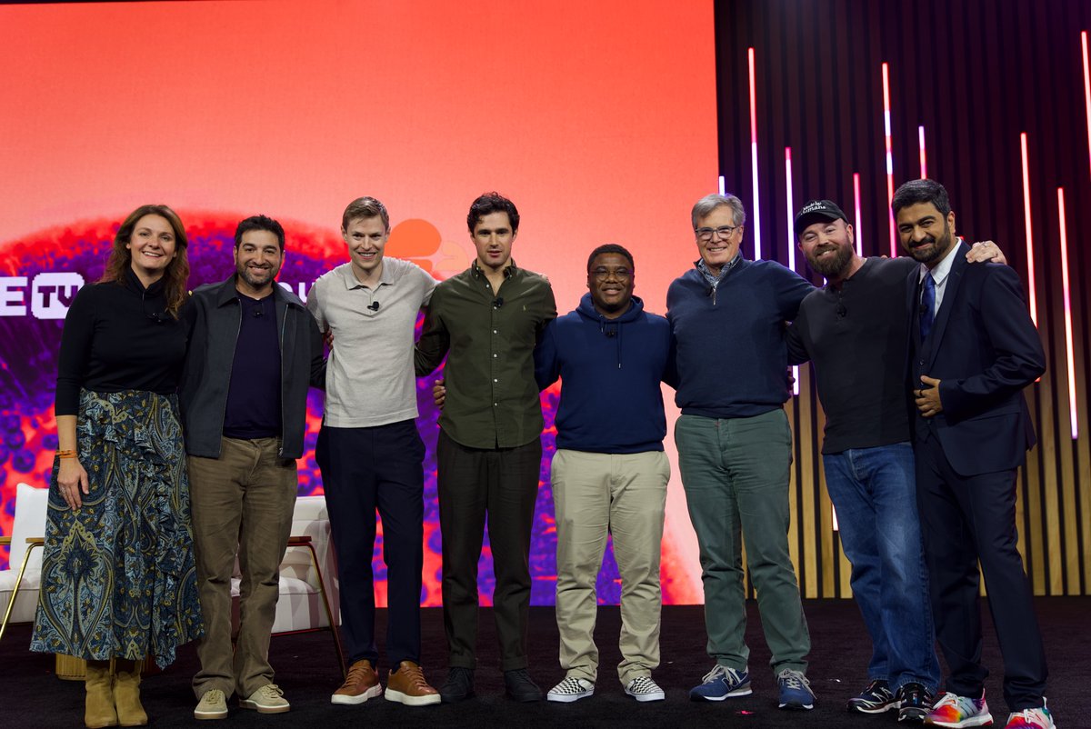 CloudflareDev's tweet photo. Congrats to last night's winners of the inaugural Cold Start competition:

🏆 Judges’ Choice ($500k + SF billboard): @haelohealth 
🏅 Audience Choice ($100k): @polylane

Special thanks to our judges @zatlyn @dok2001 @ScottDSandell @jlengstorf, all the finalists who took the stage, everyone who applied, and the crowd that brought the 🔥