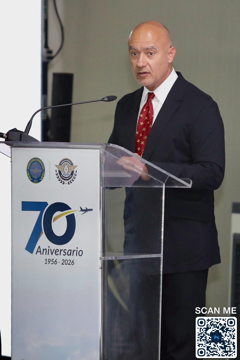 SICTmx's tweet photo. El secretario de Infraestructura, Comunicaciones y Transportes, Jesús Esteva Medina, en compañía de la subsecretaria de Comunicaciones y Transportes, @taniacarro_, el director general de la @AFAC_mx, Emilio Avendaño, el director general de @ASAMexico_mx, Carlos Manuel Merino, y el director general del @SENEAM_mx, Javier Alonso Vega, y con la presencia del director general del @aifaaero, Isidoro Pastor y el director general del @AICM_mx, Juan José Padilla, presidió la ceremonia por el 70 Aniversario de la creación de la Dirección General de Aeronáutica Civil (DGAC), hoy #AFAC. ���‍✈️👨‍✈️