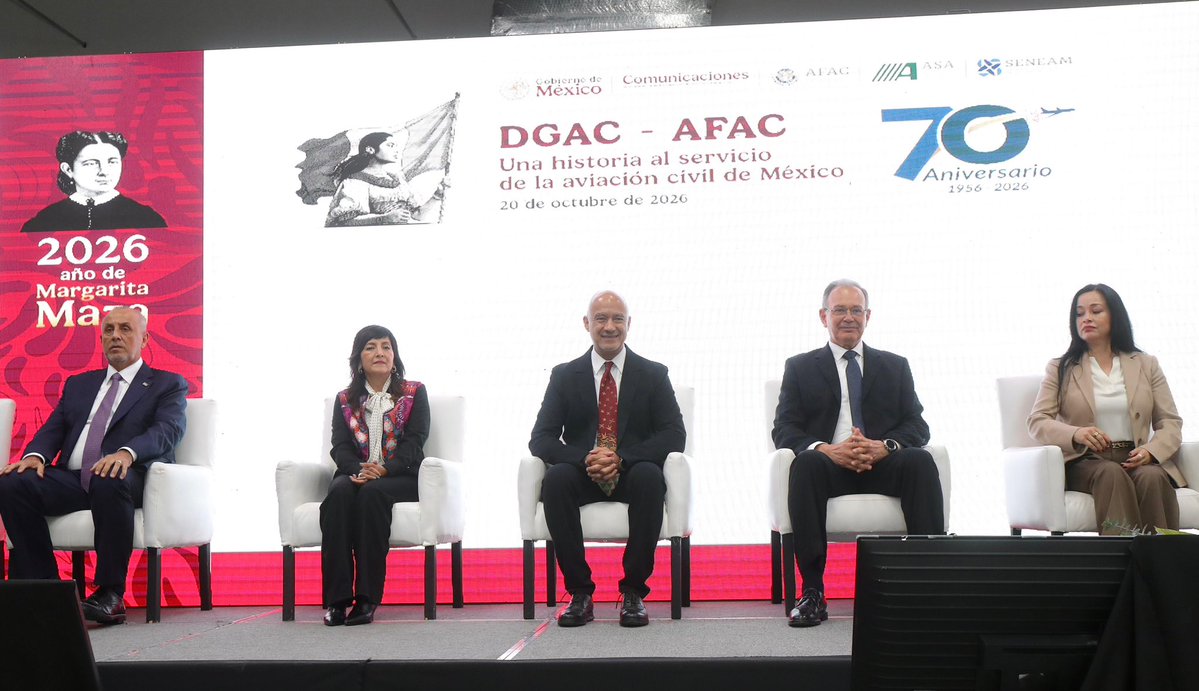 SICTmx's tweet photo. El secretario de Infraestructura, Comunicaciones y Transportes, Jesús Esteva Medina, en compañía de la subsecretaria de Comunicaciones y Transportes, @taniacarro_, el director general de la @AFAC_mx, Emilio Avendaño, el director general de @ASAMexico_mx, Carlos Manuel Merino, y el director general del @SENEAM_mx, Javier Alonso Vega, y con la presencia del director general del @aifaaero, Isidoro Pastor y el director general del @AICM_mx, Juan José Padilla, presidió la ceremonia por el 70 Aniversario de la creación de la Dirección General de Aeronáutica Civil (DGAC), hoy #AFAC. ���‍✈️👨‍✈️
