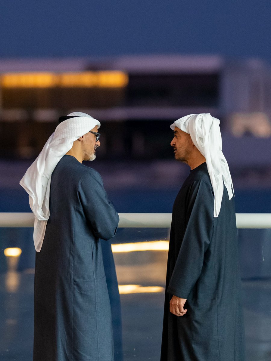 KBM_ALNAHYAN's tweet photo. صاحب السمو الشيخ محمد بن زايد آل نهيان 
وسمو الشيخ #خالد_بن_محمد_بن_زايد آل نهيان في قصر البحر بأبوظبي https://t.co/kMmwYlbE1a