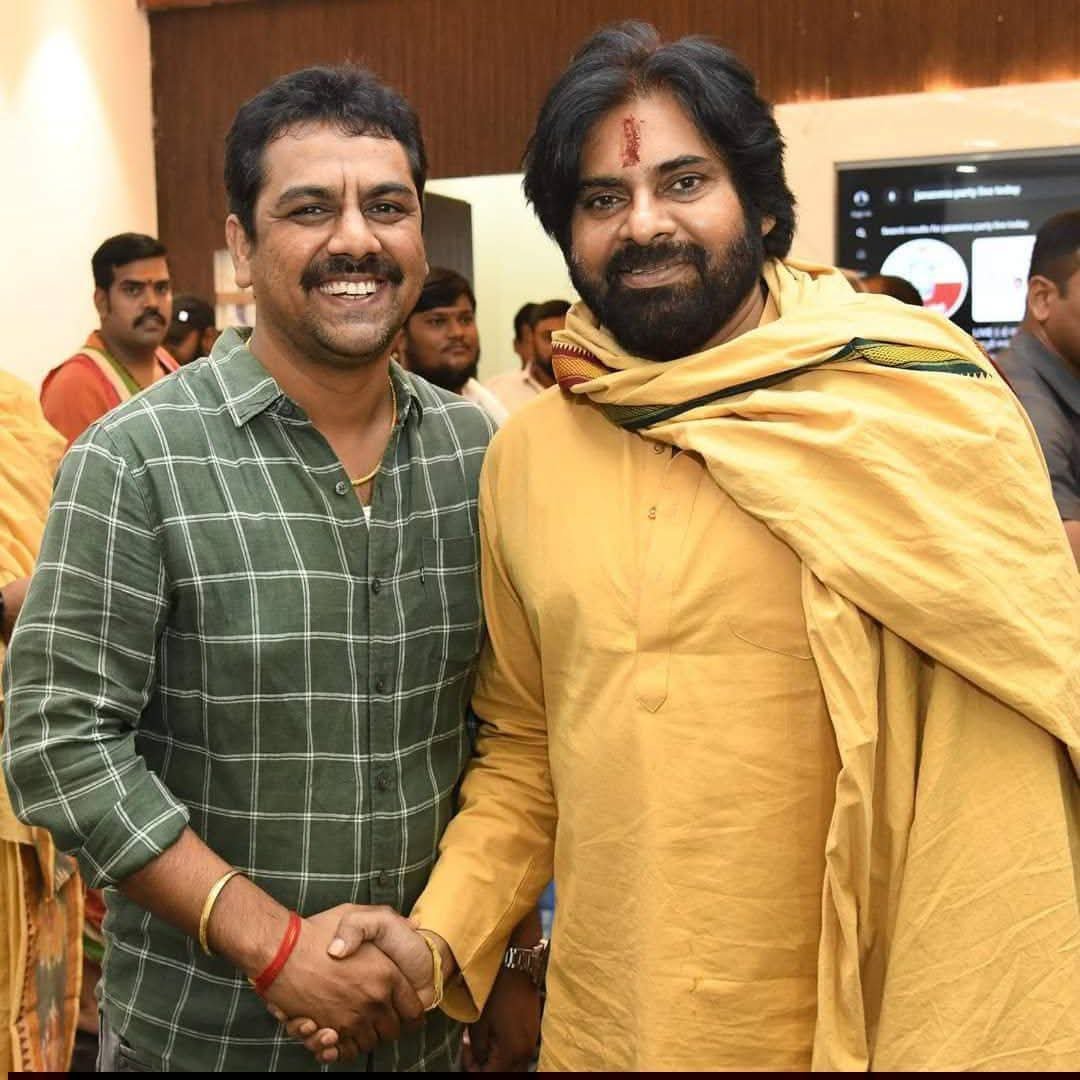 AdiK_jsp's tweet photo. @NagababuP_jsp

జనసేన పార్టీలో నాకు కష్టం వచ్చిందంటే నిలబడే వ్యక్తి మీరు

 మీరు   చూపించే ప్రేమ  
 మీరు ఎప్పుడు కూడా సంతోషంగా ఉండాలని కోరుకుంటున్నాను
హృదయపూర్వక జన్మదిన శుభాకాంక్షలు 🎂💐💐💐✡️
Nagababu Garu  Pennamareddi

@NagababuP_jsp https://t.co/9zgvCT883g