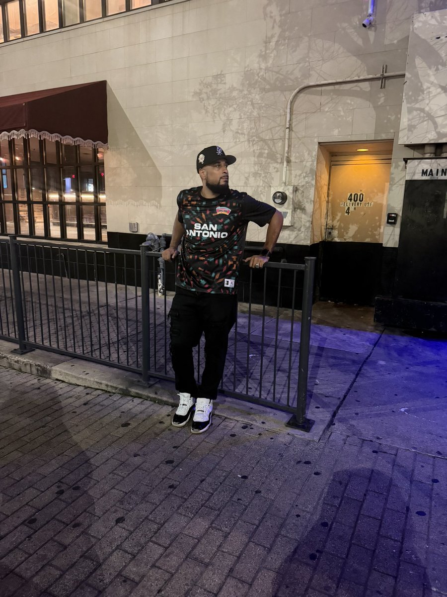 djhellayella's tweet photo. We back tonight 🩶🖤 82-0 ##PorVida https://t.co/LtFiknJObX