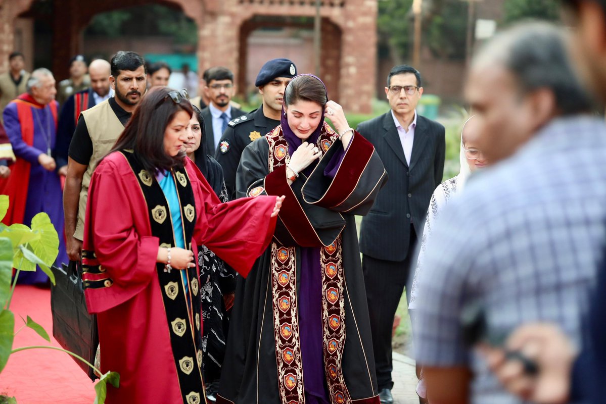 Raheelaatif2's tweet photo. Chief Minister Punjab 
@MaryamNSharif attended the 89th Convocation of Kinnaird College for Women University as the Chef Guest, Her presence celebrated the achievements of young women and reflected her commitment to empowering women through education and inspiring https://t.co/t4hCBXexcu