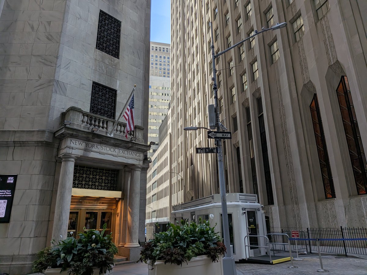 BioInversor's tweet photo. He entrado en este templo y he puesto un par de velas a $GIS y otras dos a $CMCSA para mi amigo @moat_Man https://t.co/u84wSkLUWr