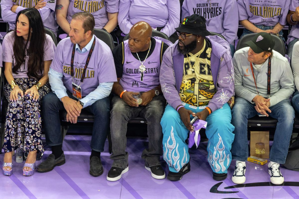 SFGate's tweet photo. Multiple WNBA broadcasters apparently don't know what E-40 looks like https://t.co/6TFhPyA22R https://t.co/rF15D9RK8d