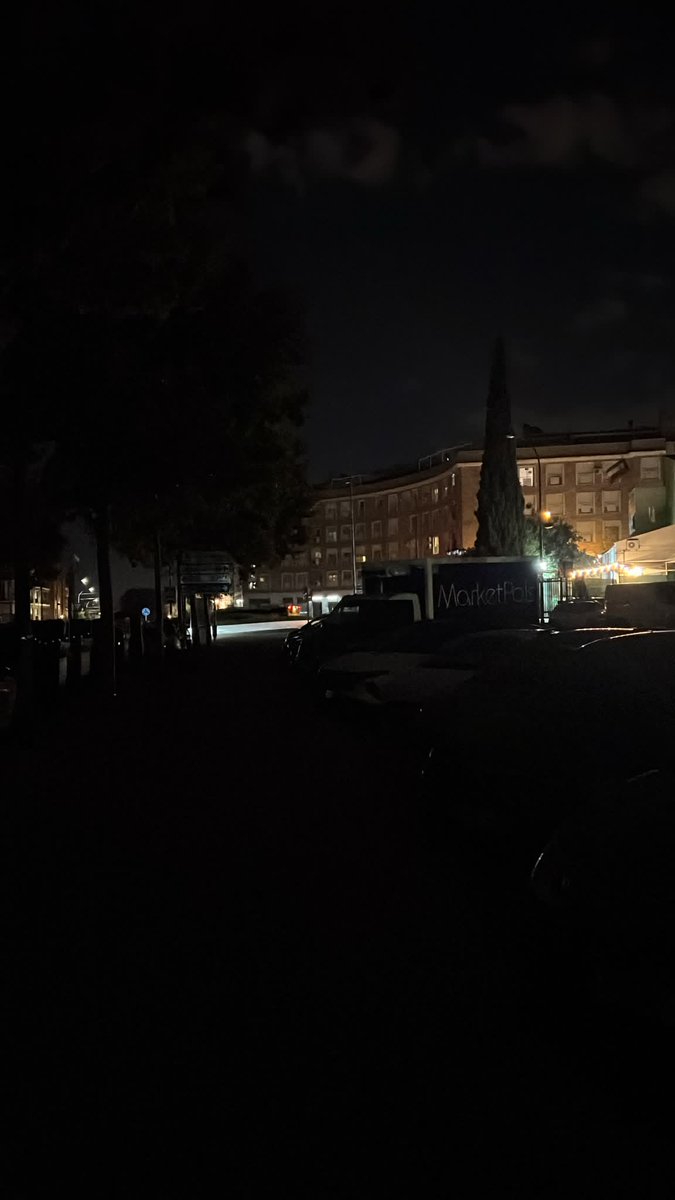 vox_getafe's tweet photo. .@sara_heba, no solo sigues ignorando a los vecinos de estas calles sino que, por tu desidia, también les dejas a oscuras. Tus actos generan inseguridad, y desde #Vox tenemos claro que cuando te echemos #Getafe volverá a ser una ciudad donde vivir con seguridad.

#SentidoComún https://t.co/5mfthbmcJ3