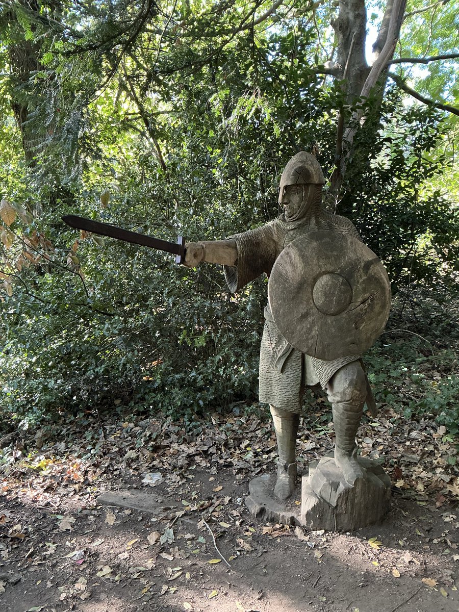 graysing's tweet photo. A warrior from the Battle of Hastings for #Statuesday https://t.co/gYPdbX1qol