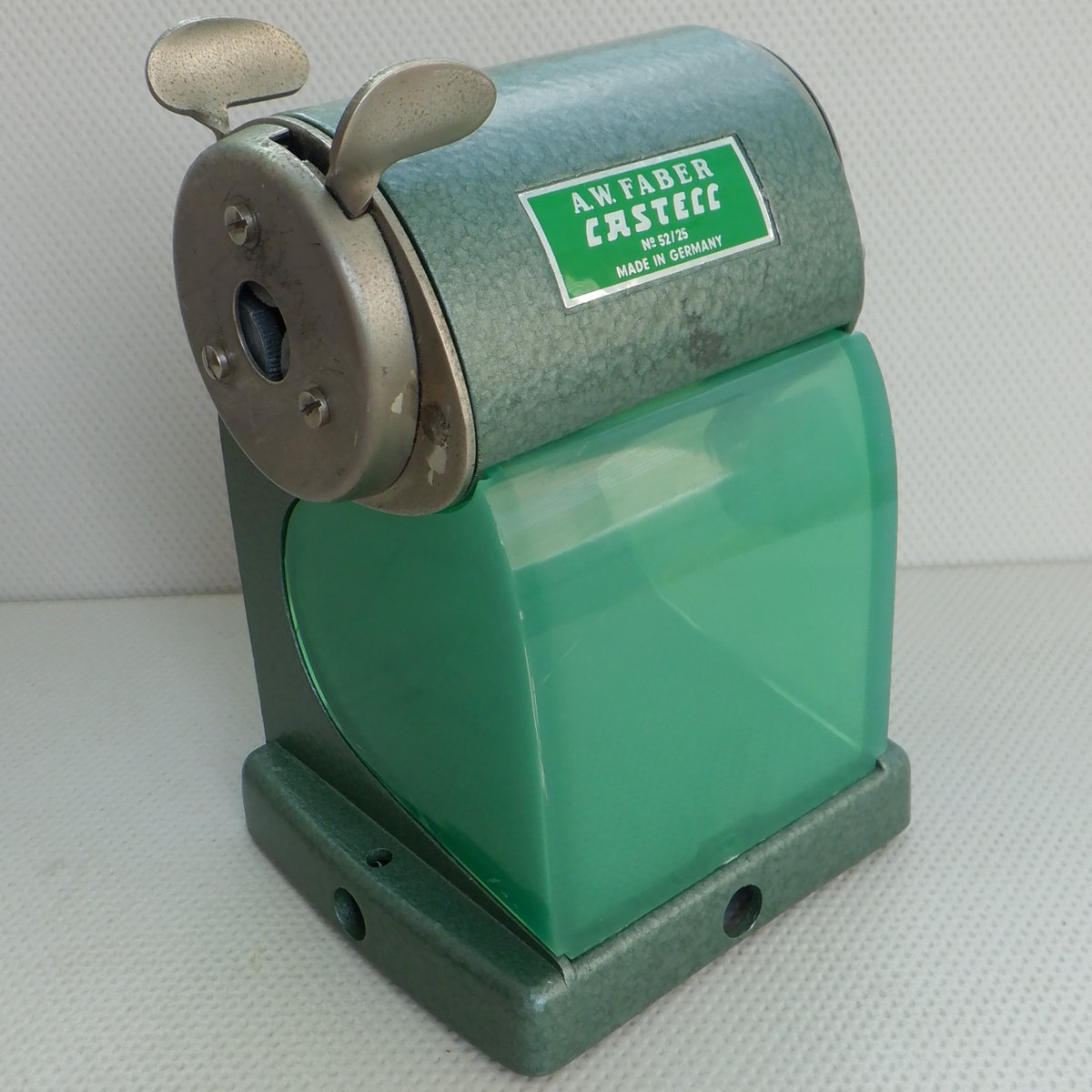 EverRotating's tweet photo. A vintage mechanical pencil sharpener. Made in Germany by A.W. Faber Castell.

🛒 https://t.co/nPKjcRmhic

#Vintage #VintageOffice #VintageFinds https://t.co/McCxTbOwRZ