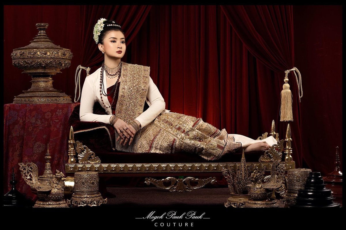 smtg1vnvl's tweet photo. @GMMTV Cultural heritage is not yours to imitate, rebrand, or claim as your own. Myanmar’s royal court attire carries its own history and cultural identity. Respect our heritage, acknowledge its origins, and give credit where it is due.

#MyanmarCulturalHeritage 
#ScarletHeartTH https://t.co/q1MP5qo2oh