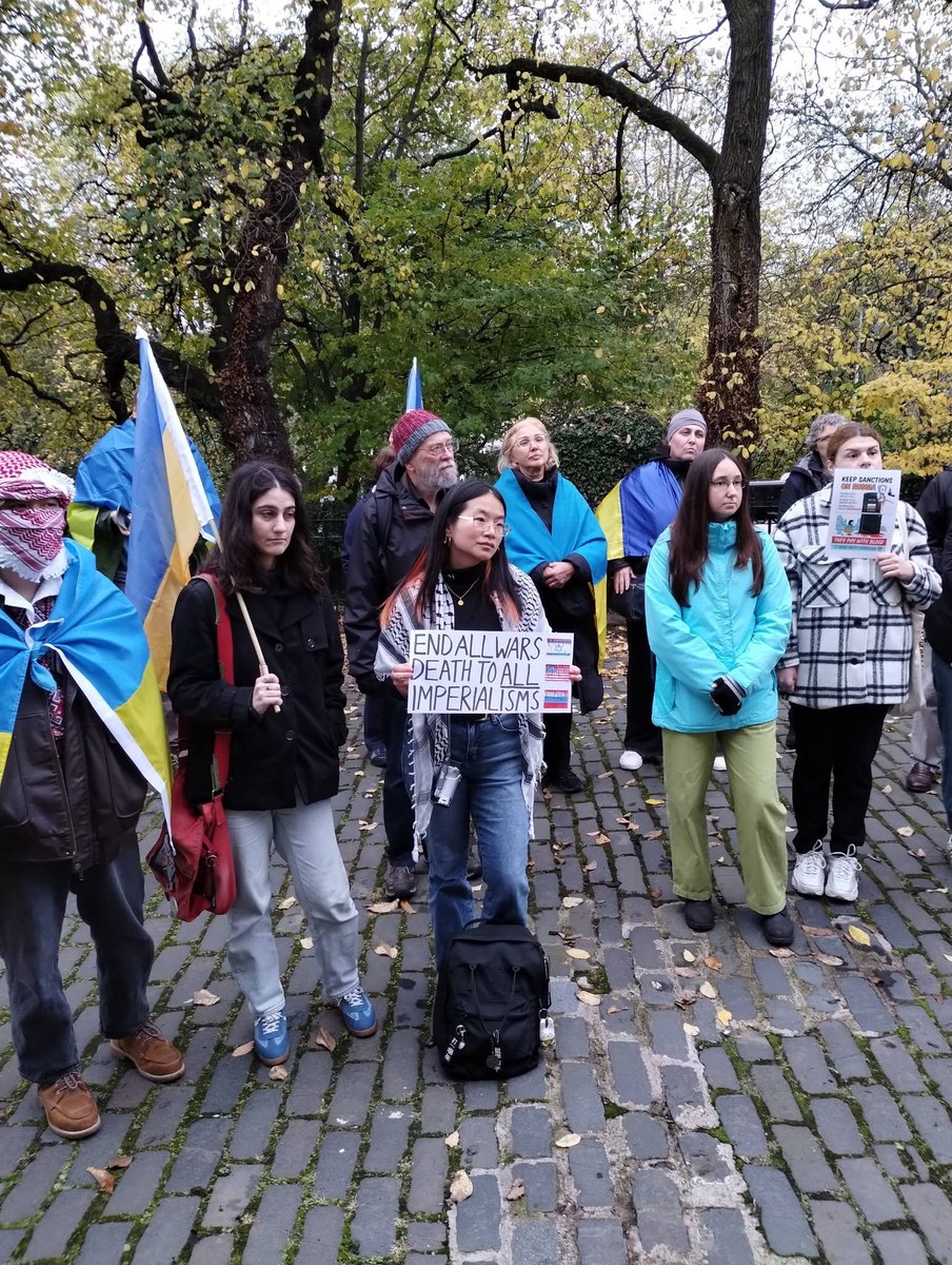 UkraineSol's tweet photo. Protest at US consulate in Edinburgh by @USCScotland https://t.co/v1DajYBoTu