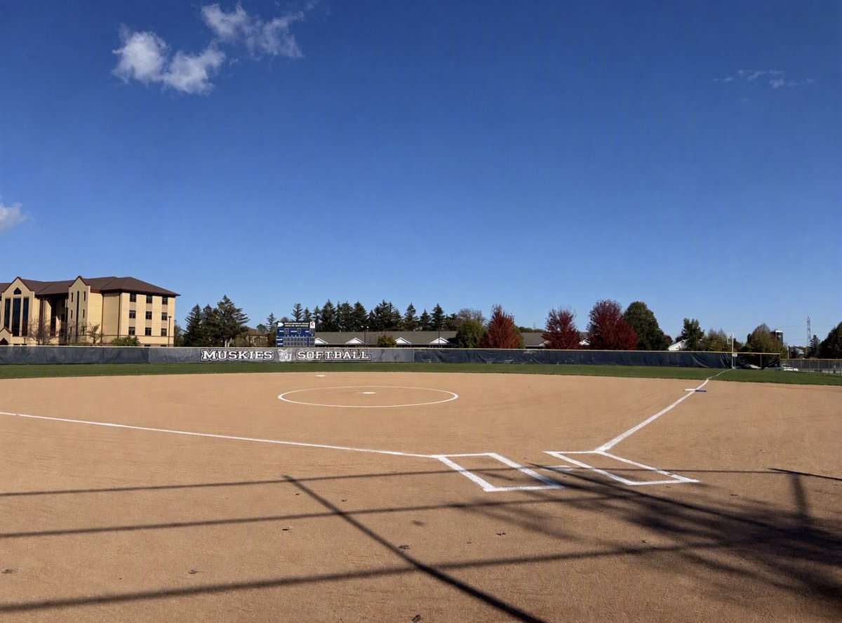 MuskiesSB's tweet photo. The stage is set! Who do you have Team Musko or Team ‘Skies?? 🏆🥎 https://t.co/W7CcXinYPJ