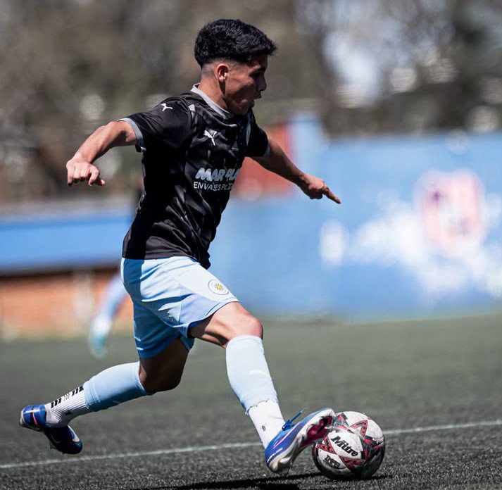 TorqueUruguay's tweet photo. @ovacionuy @hjaviernoblega @Referiuy @13emisal @futbolportaluy Final en Tercera #CentralEspañol 1 #Torque 2, con este resultado mantiene la punta a 3 fechas del final. Torque 30, #Peñarol 29, #Nacional 25, #Juventud 24. Próxima Albión, luego Defensor y Boston River https://t.co/oG9ZmFiwbm