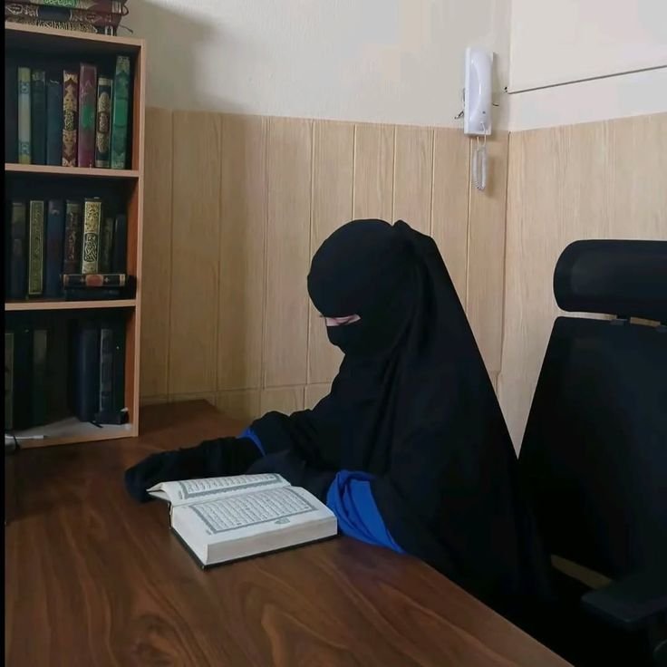 Jhna27242's tweet photo. تلذذ بالعبادات التي تفعلها أثناء غفلة الناس وانشغالهم، تلذذ باستفتاح يومك بآيات من القرآن وغيرك يبحث عن أغنية الصباح،تلذذ  يانتهاء يومك بقيام الليل وصلاة الفجر🕌🤍
تلذذ بالطاعات ودعها تدخل القلب بقوة 🕌❤️ https://t.co/FCnoT3VwxE
